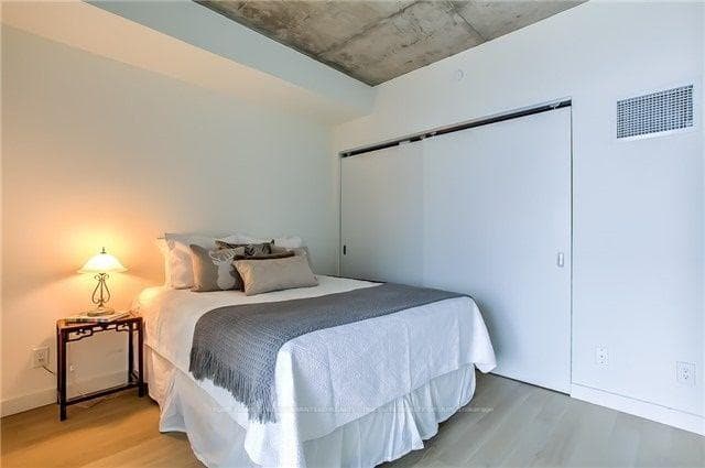 111 Bathurst Street Unit 1303 photo 6