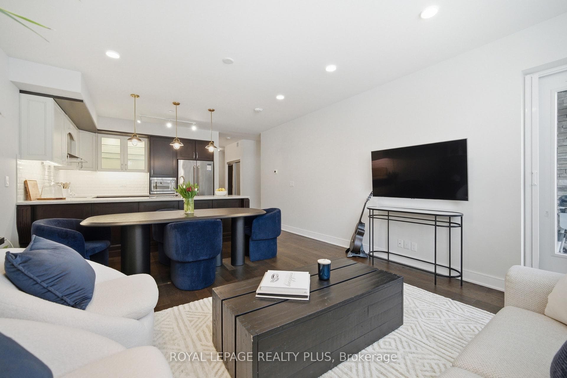 1575 Lakeshore Road Unit 117 photo 2