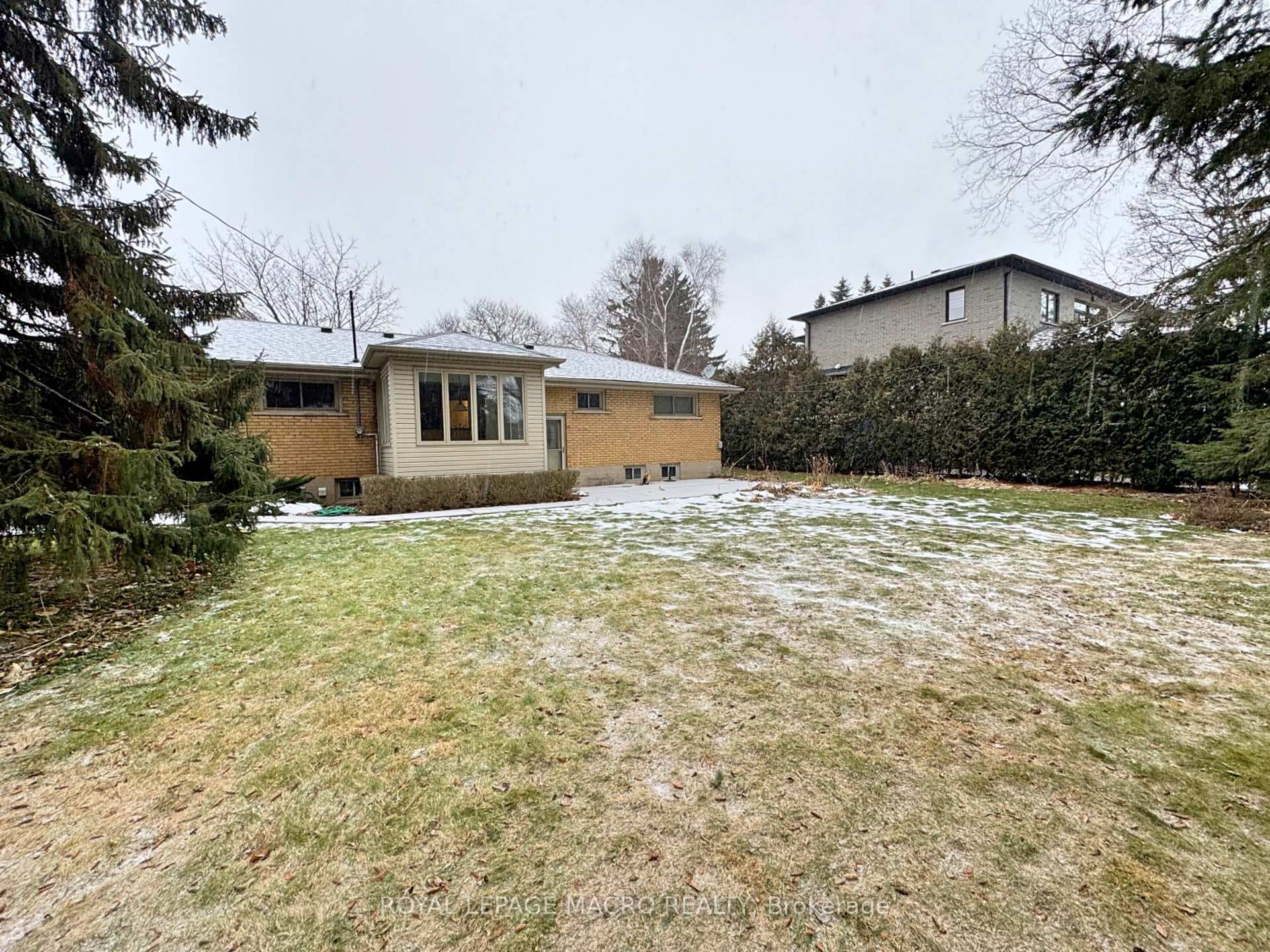 646 Iroquois Avenue photo 19
