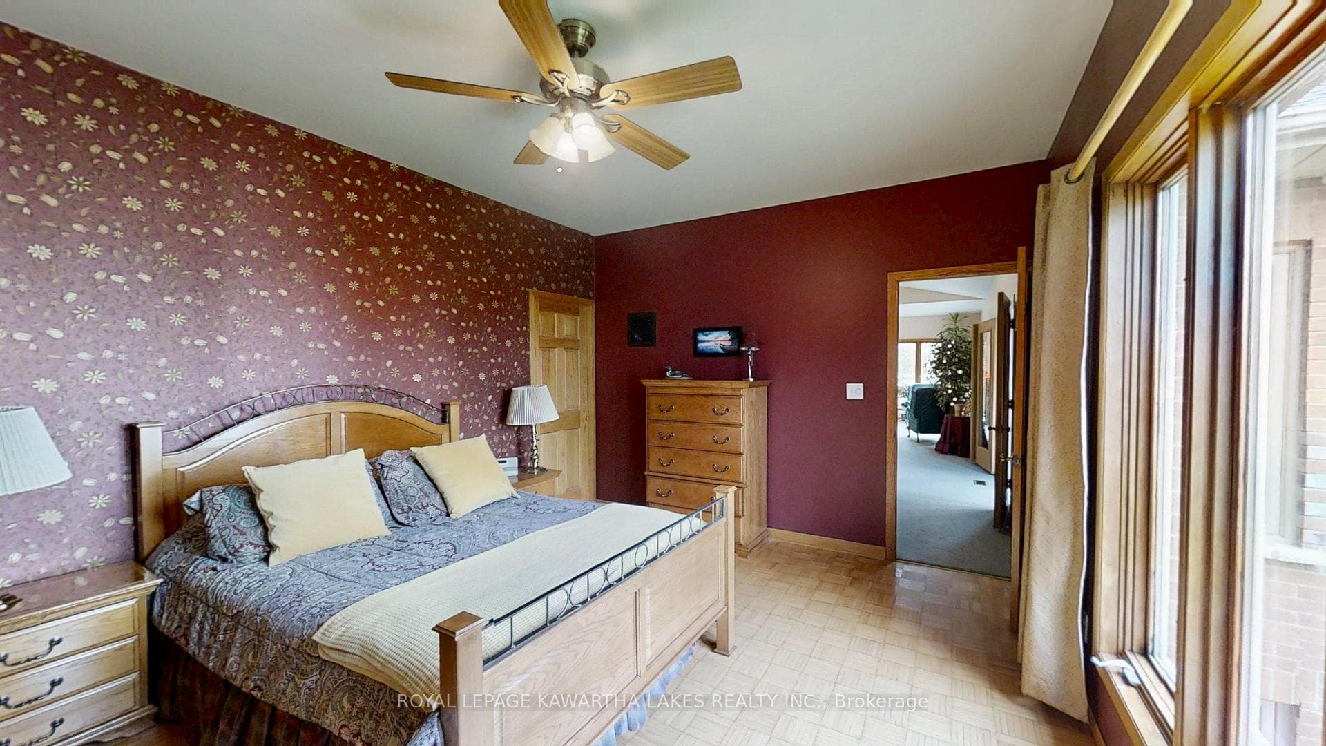 21 Emerald Street photo 9