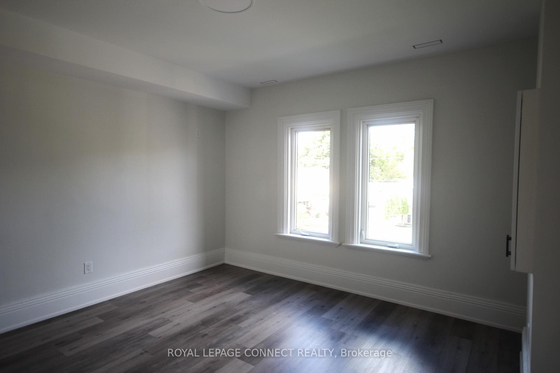 55 Cayuga Street photo 12