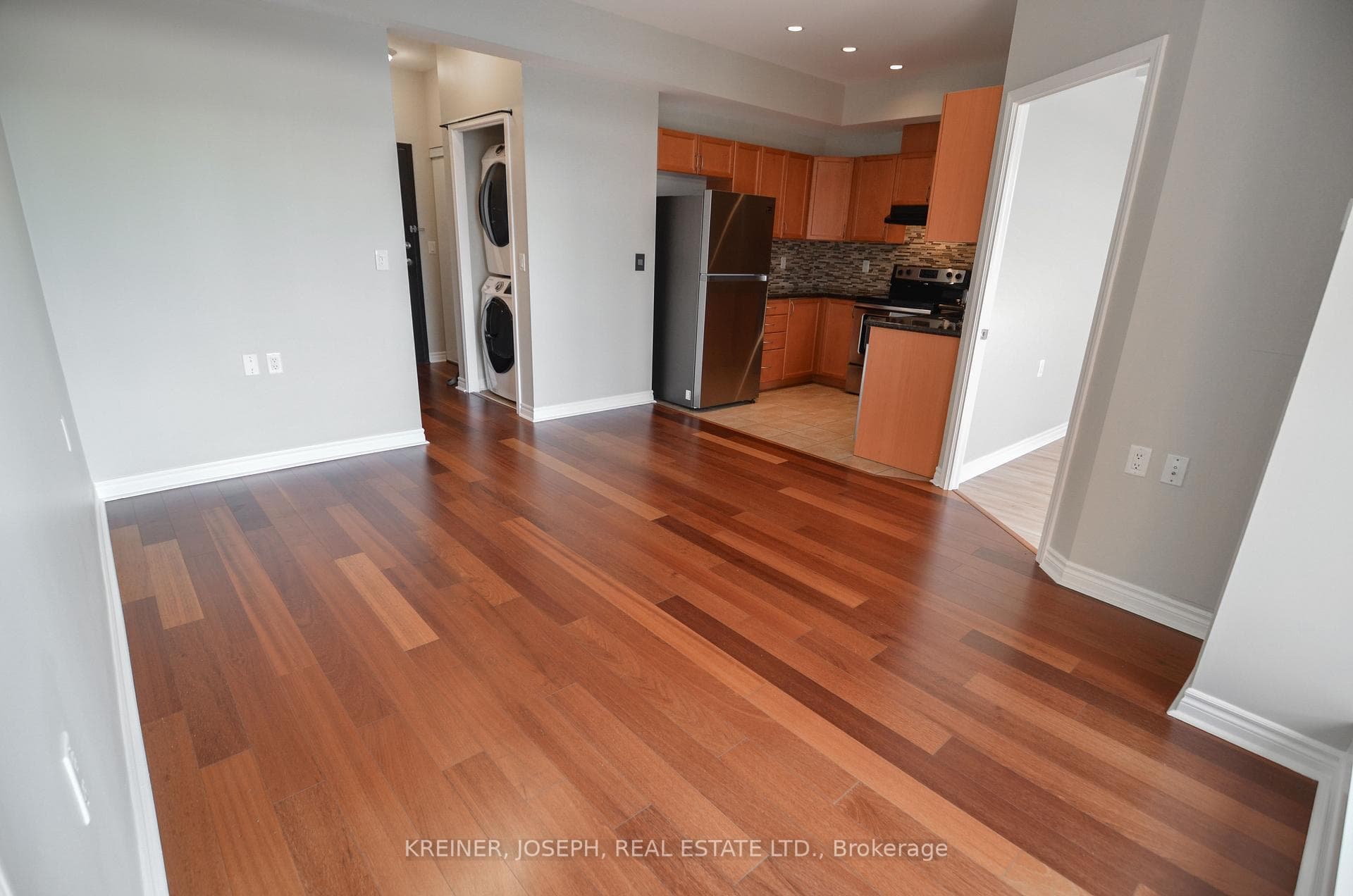 15450 Yonge Street Unit 404 photo 8