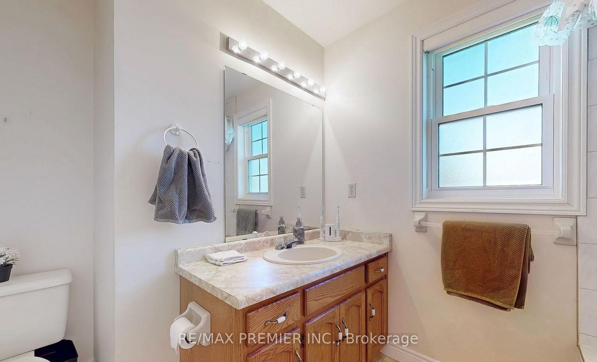 9 Wentworth Drive Unit 13 photo 21