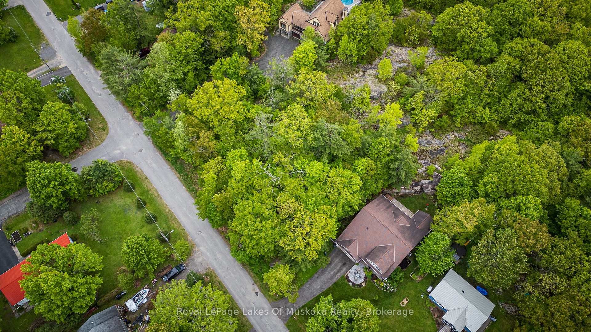 240 Revell Street photo 7