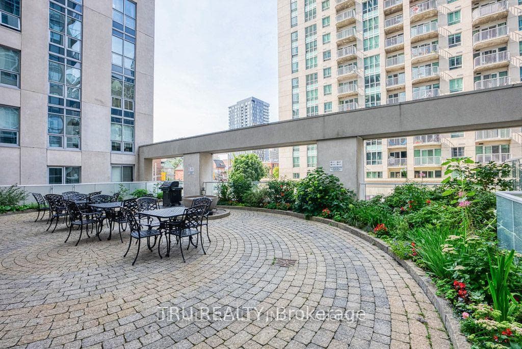 195 BESSERER Street Unit 303 photo 9