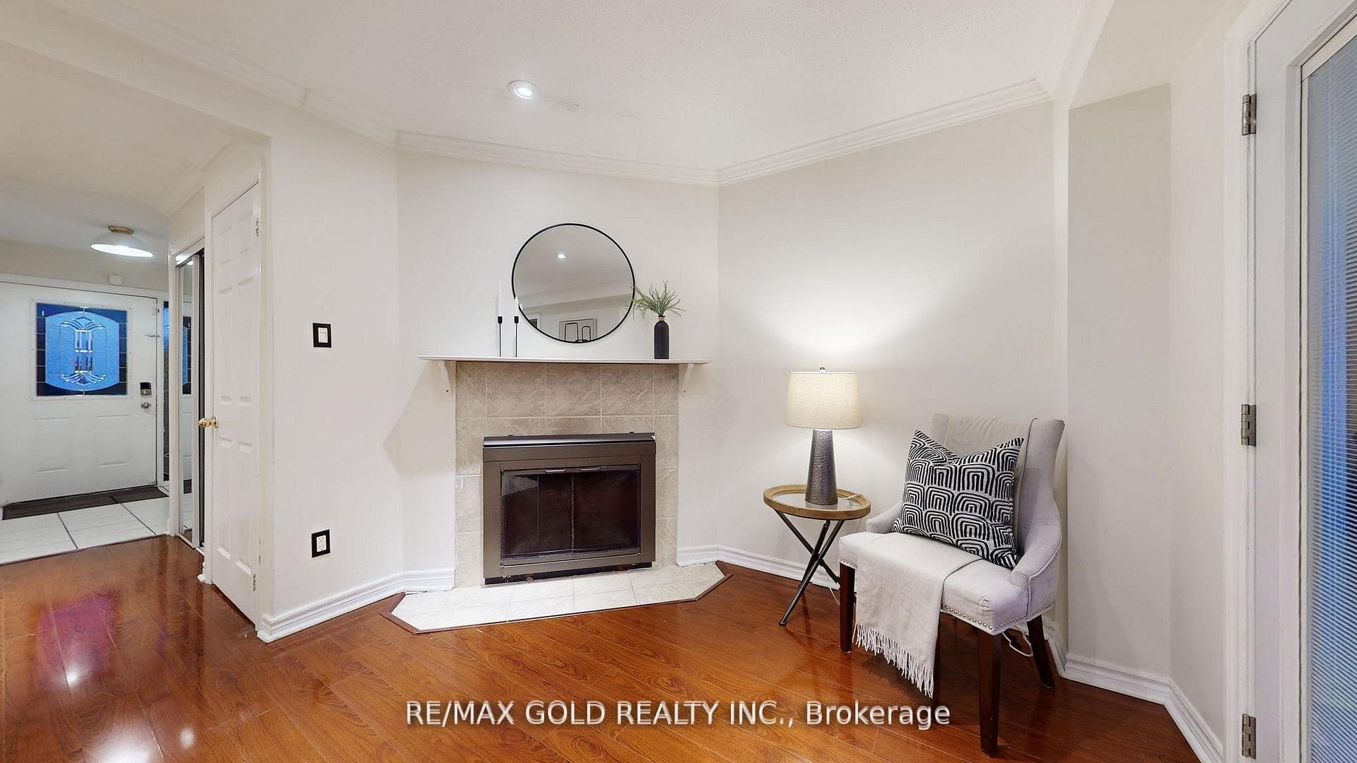 156 Royal Salisbury Way photo 7