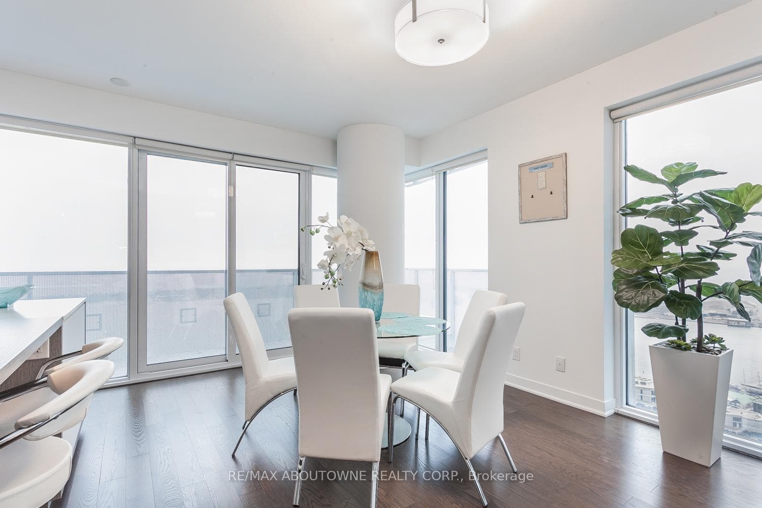 88 Harbour Street Unit 6410 photo 5