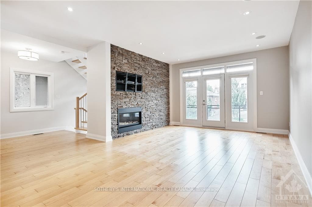 384 BERKLEY Avenue photo 4