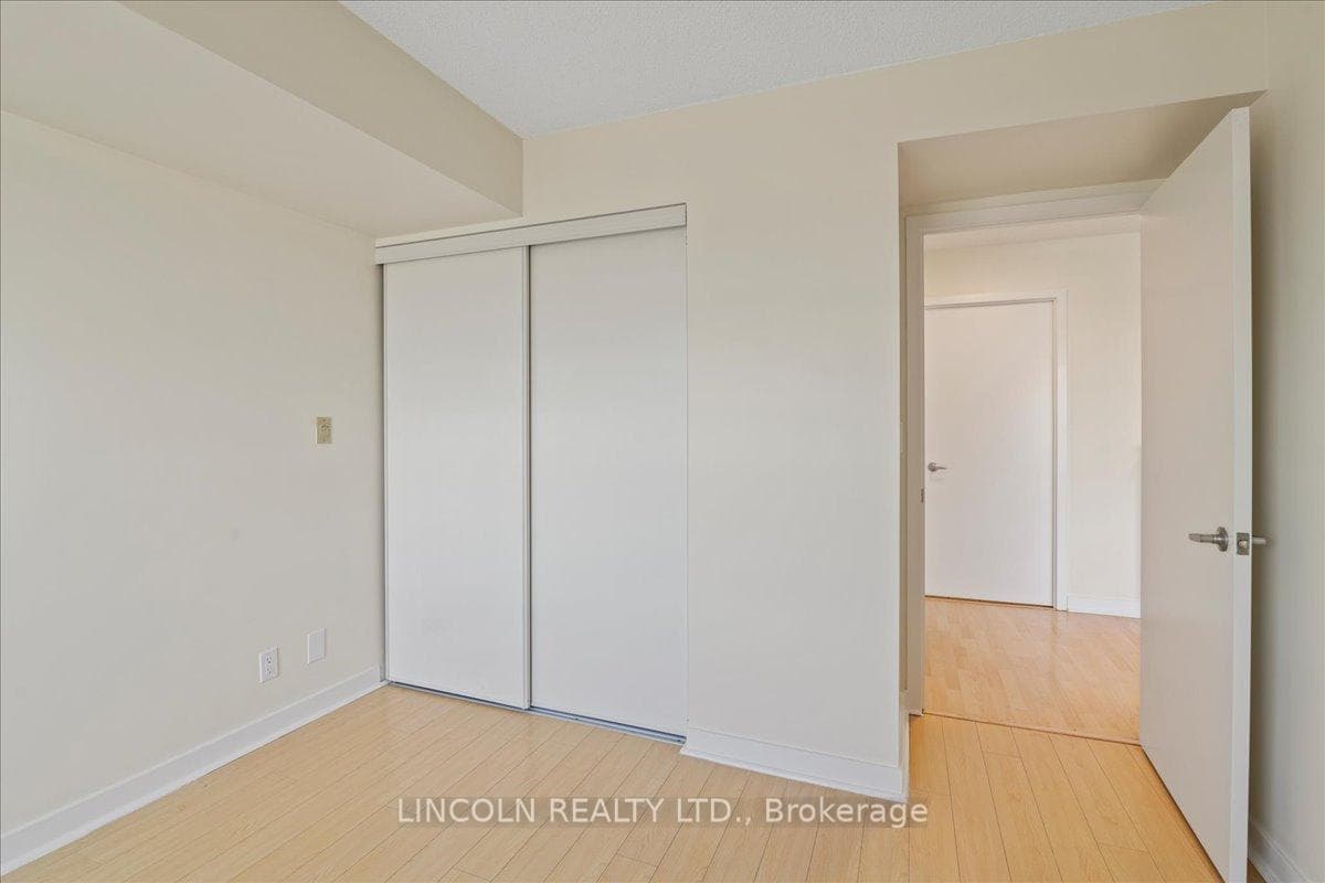36 Lee Centre Drive Unit 815 photo 22