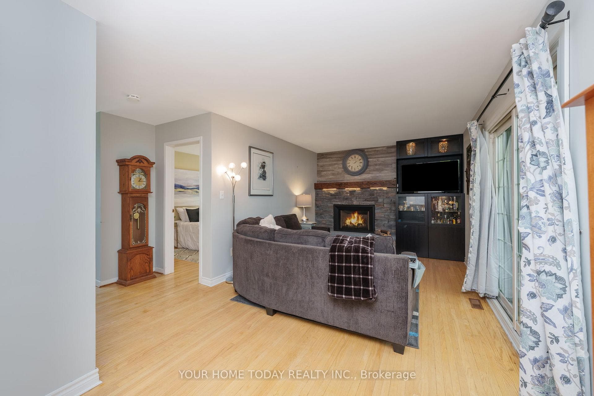 64 Greystone Crescent photo 16
