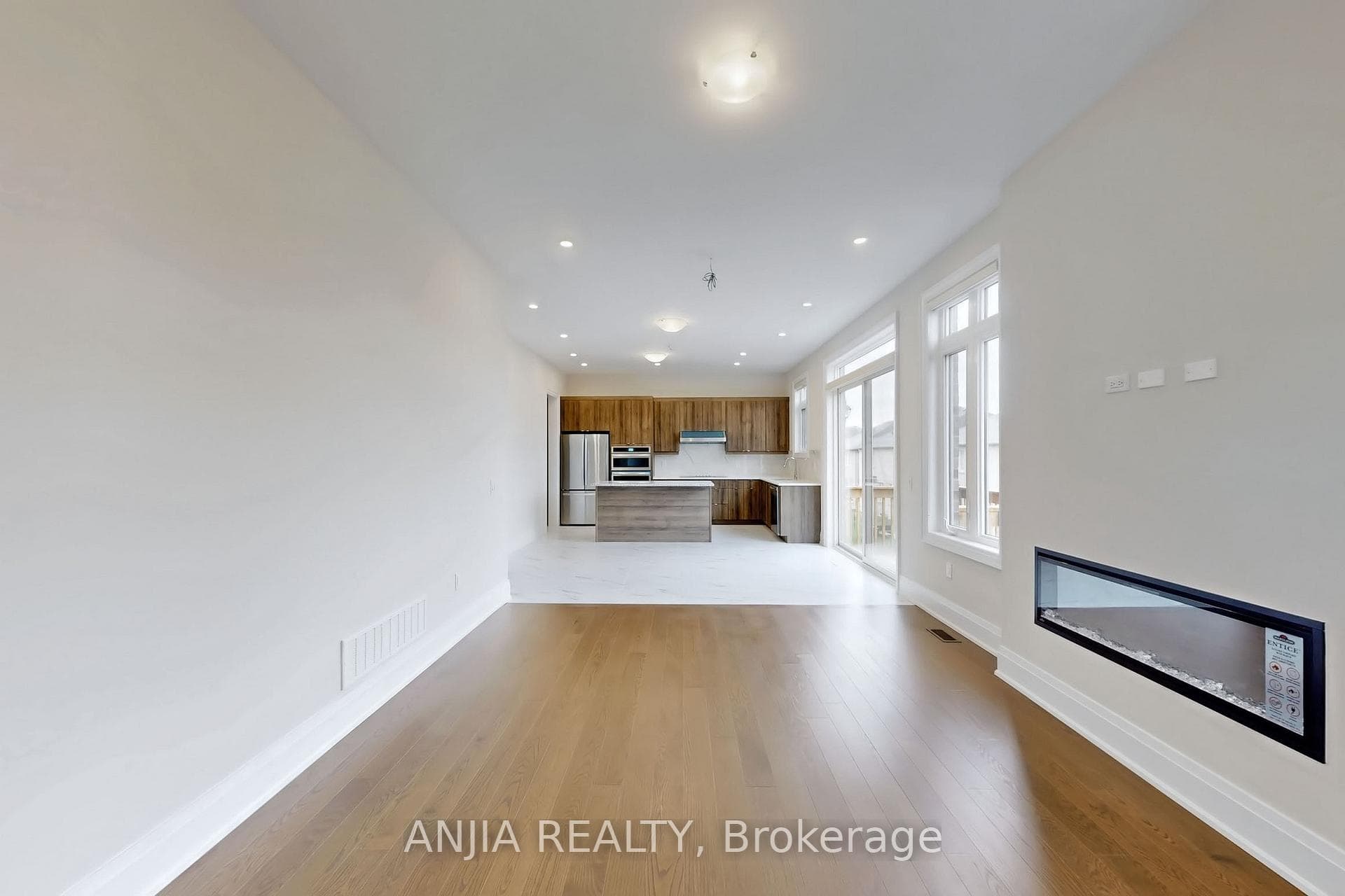 86 Angus Morton Crescent photo 10