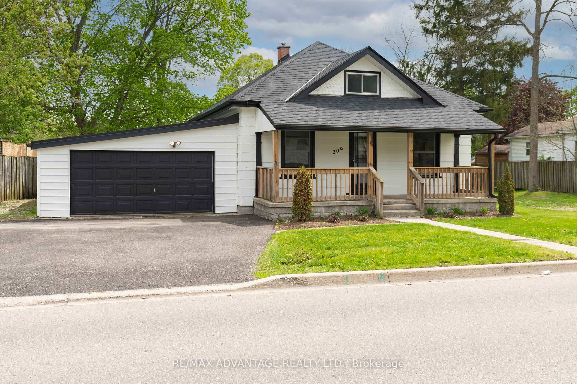 209 Victoria Street photo 1