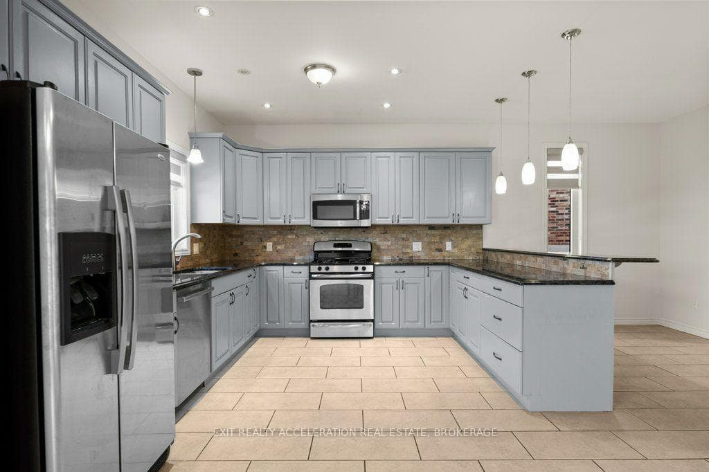 14 Ashwood Crescent photo 12