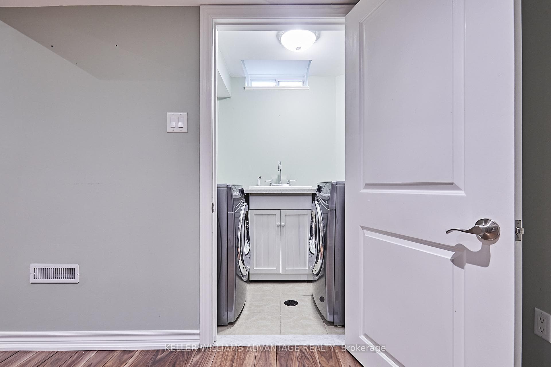 175 Elena Crescent photo 34