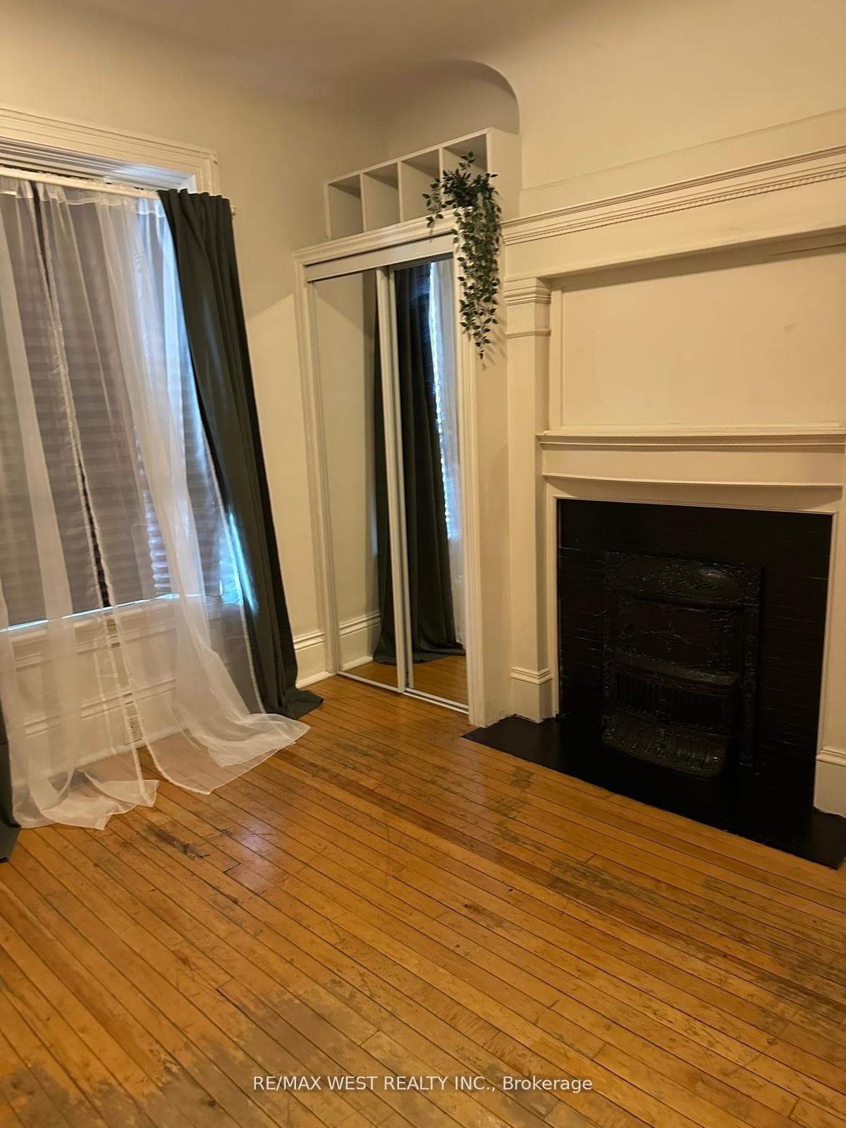 563 Ossington Avenue Unit Main photo 17