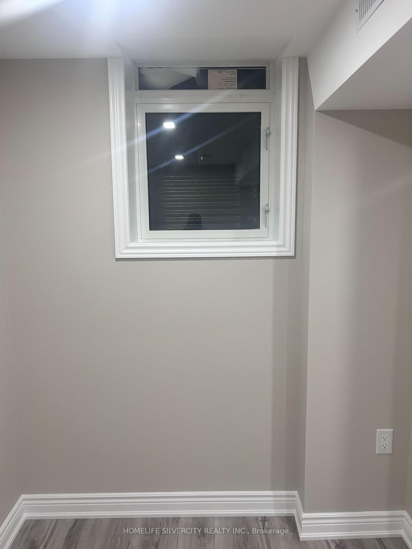 8 Begonia Crescent photo 4