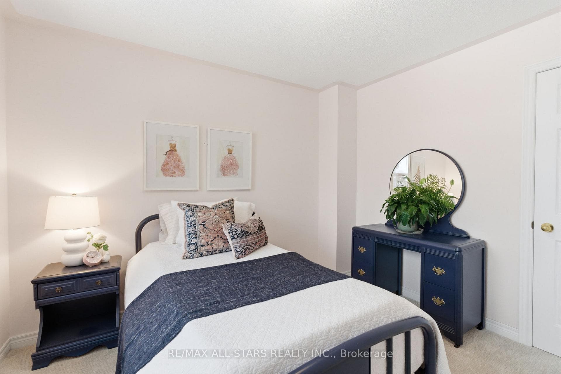 8 Colonel Sharpe Crescent photo 27