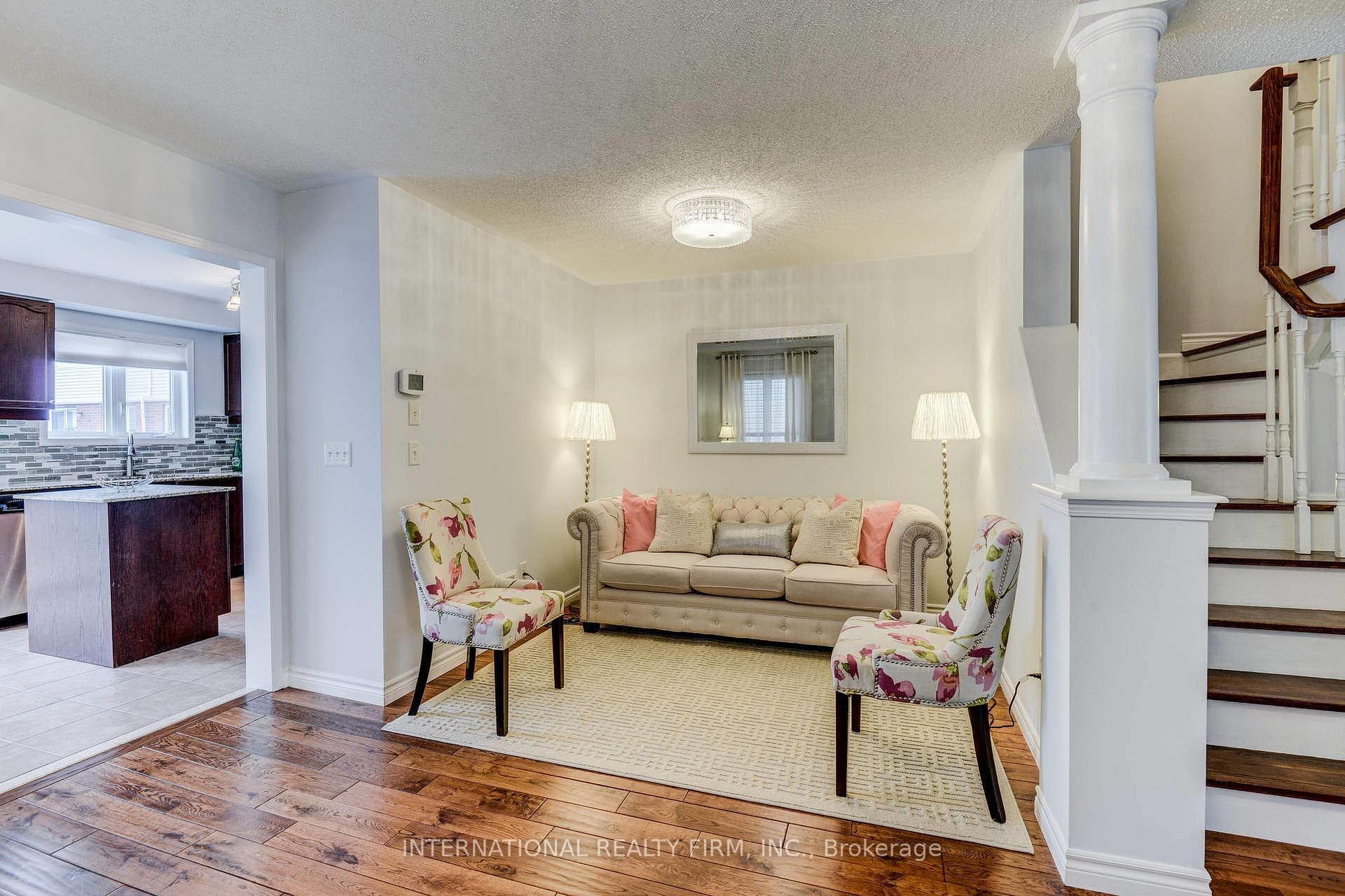 4881 Capri Crescent photo 11