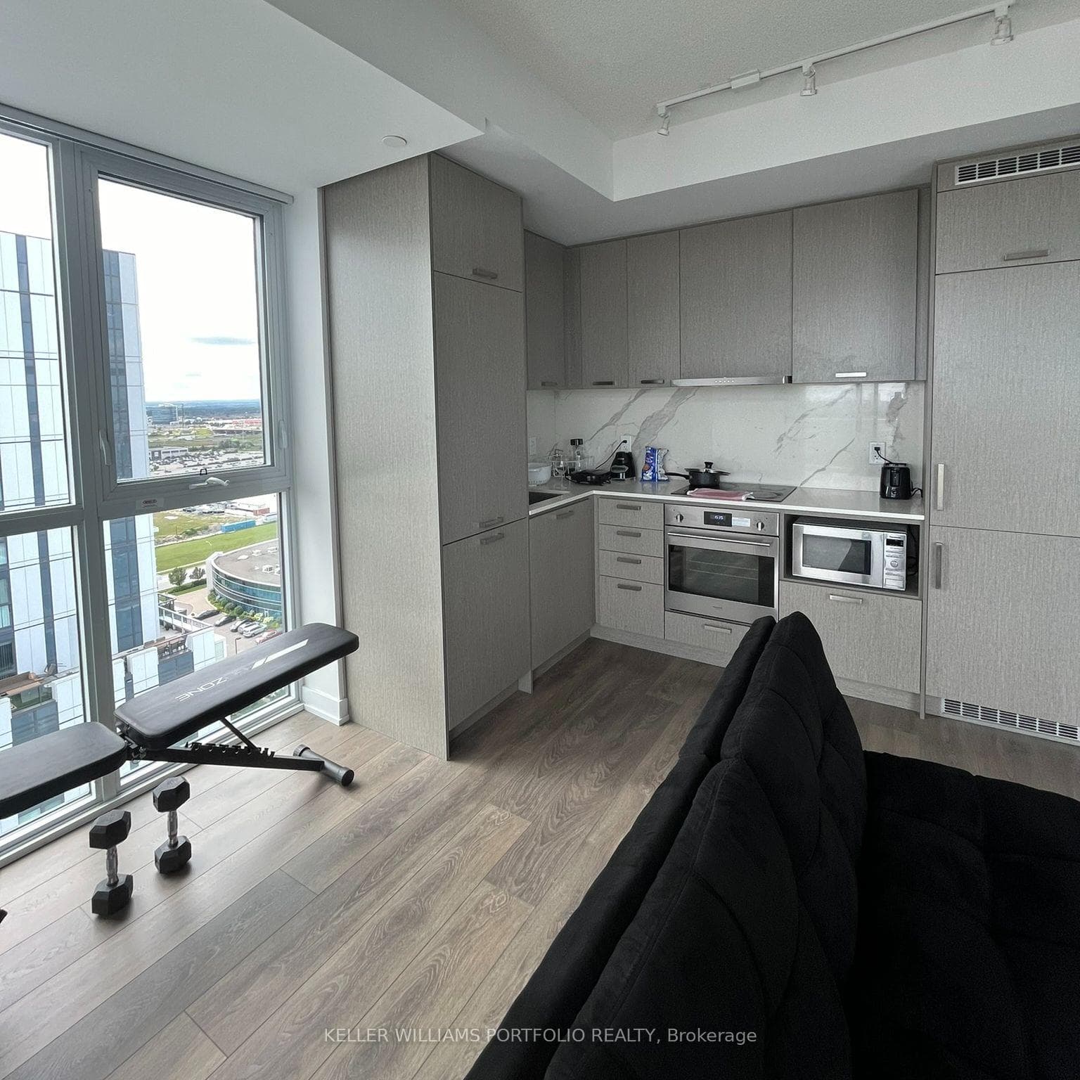 38 Honeycrisp Crescent Unit 1802 photo 1
