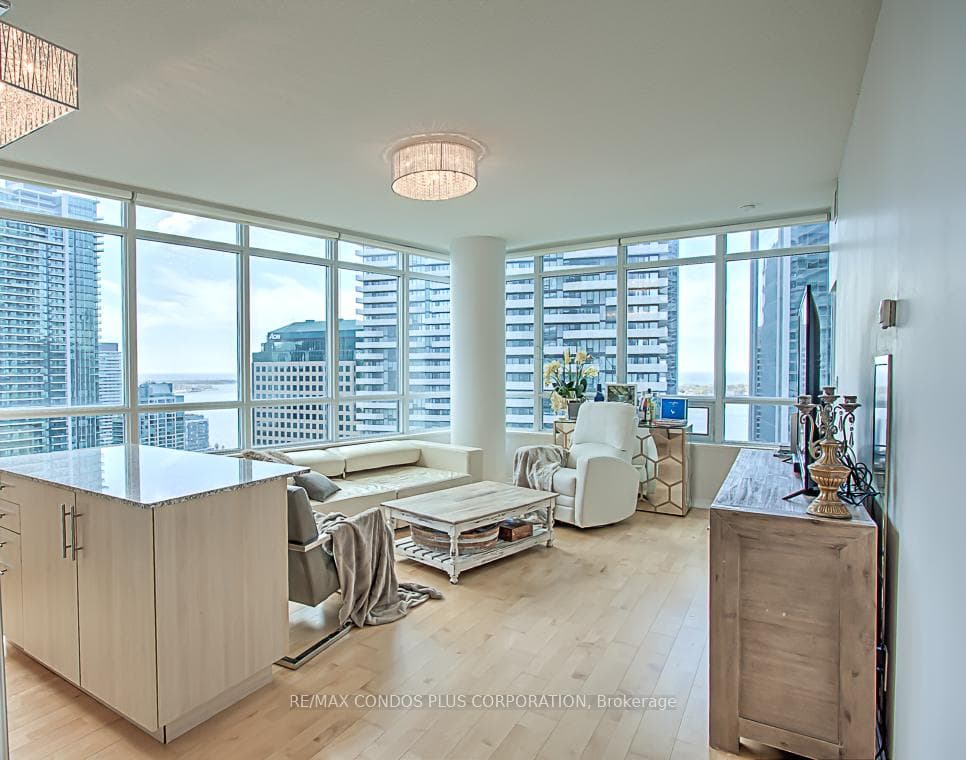 65 Bremner Boulevard Unit 2710 photo 4