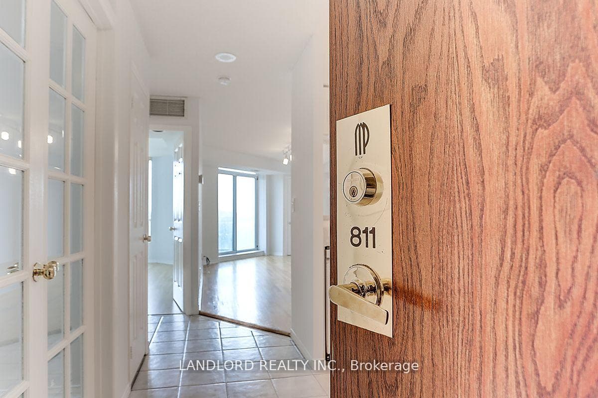 190 Manitoba Street Unit 811 photo 3