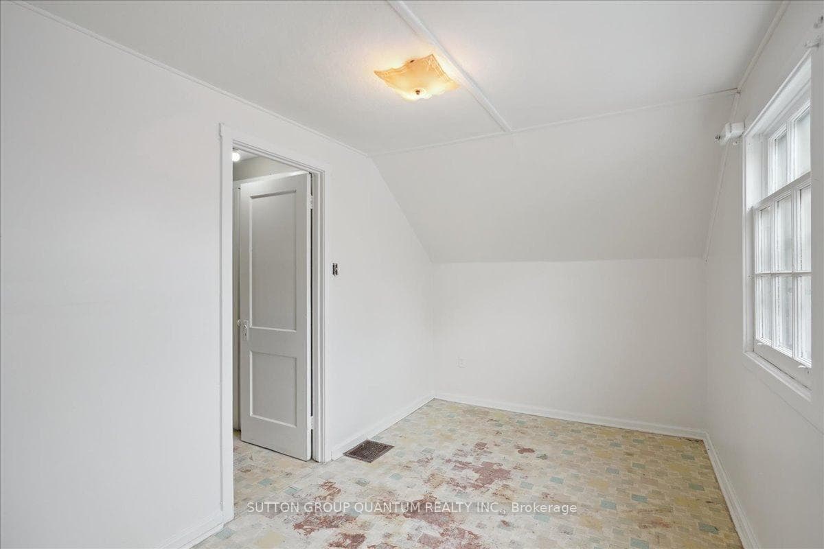 144 Selkirk Avenue photo 24