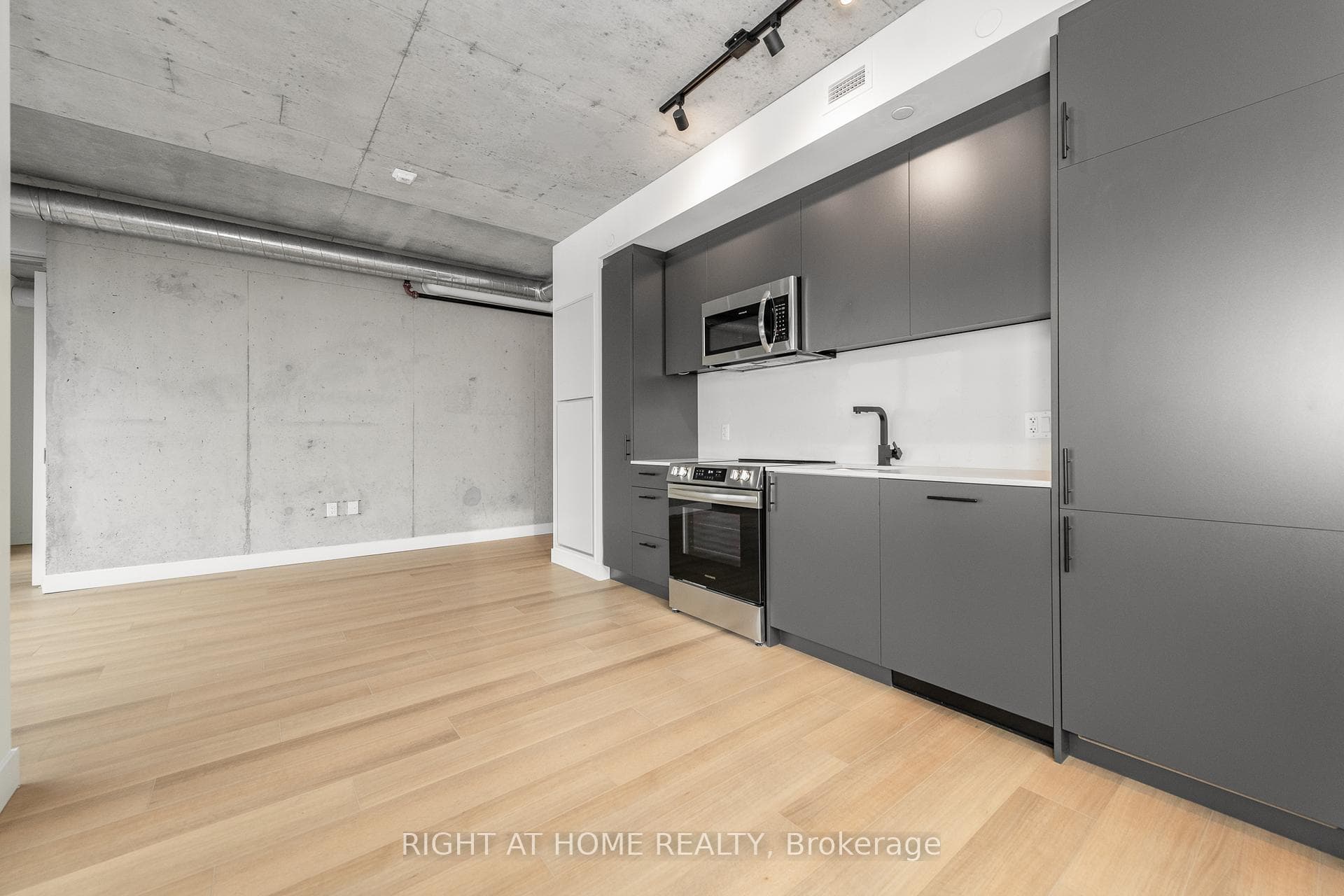 10 James Street Unit 401 photo 14
