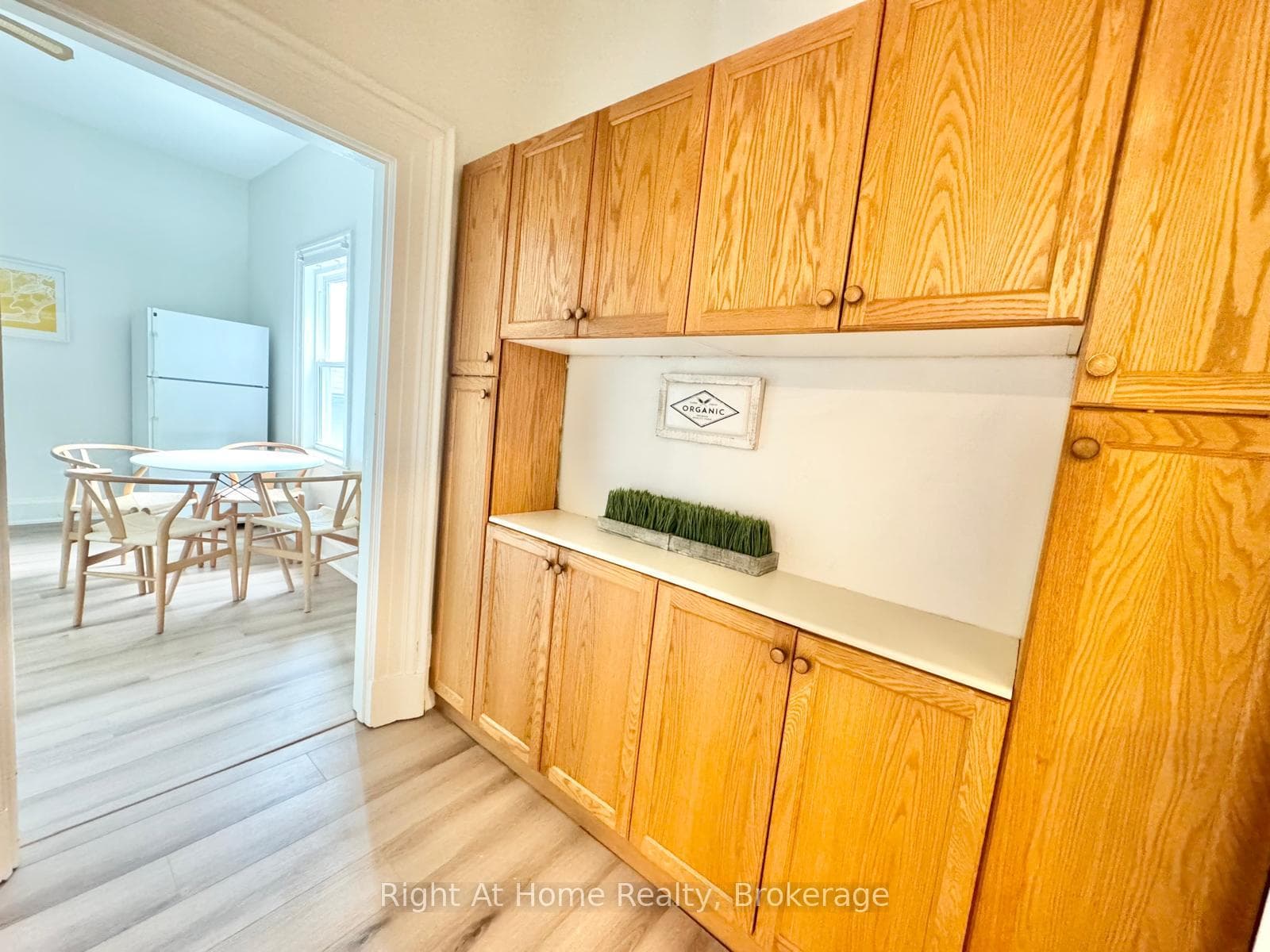 216 Hatt Street photo 3