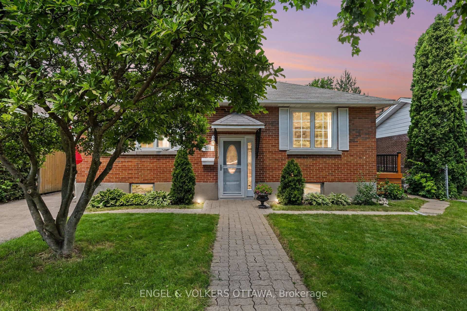 325 Summit Avenue photo 1