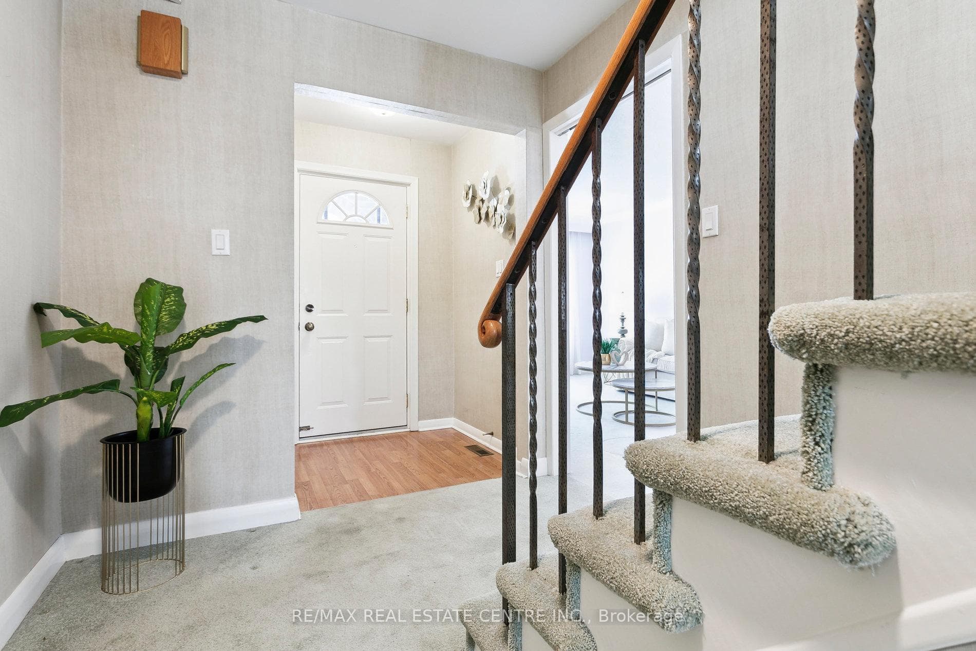 3566 Nadine Crescent photo 6