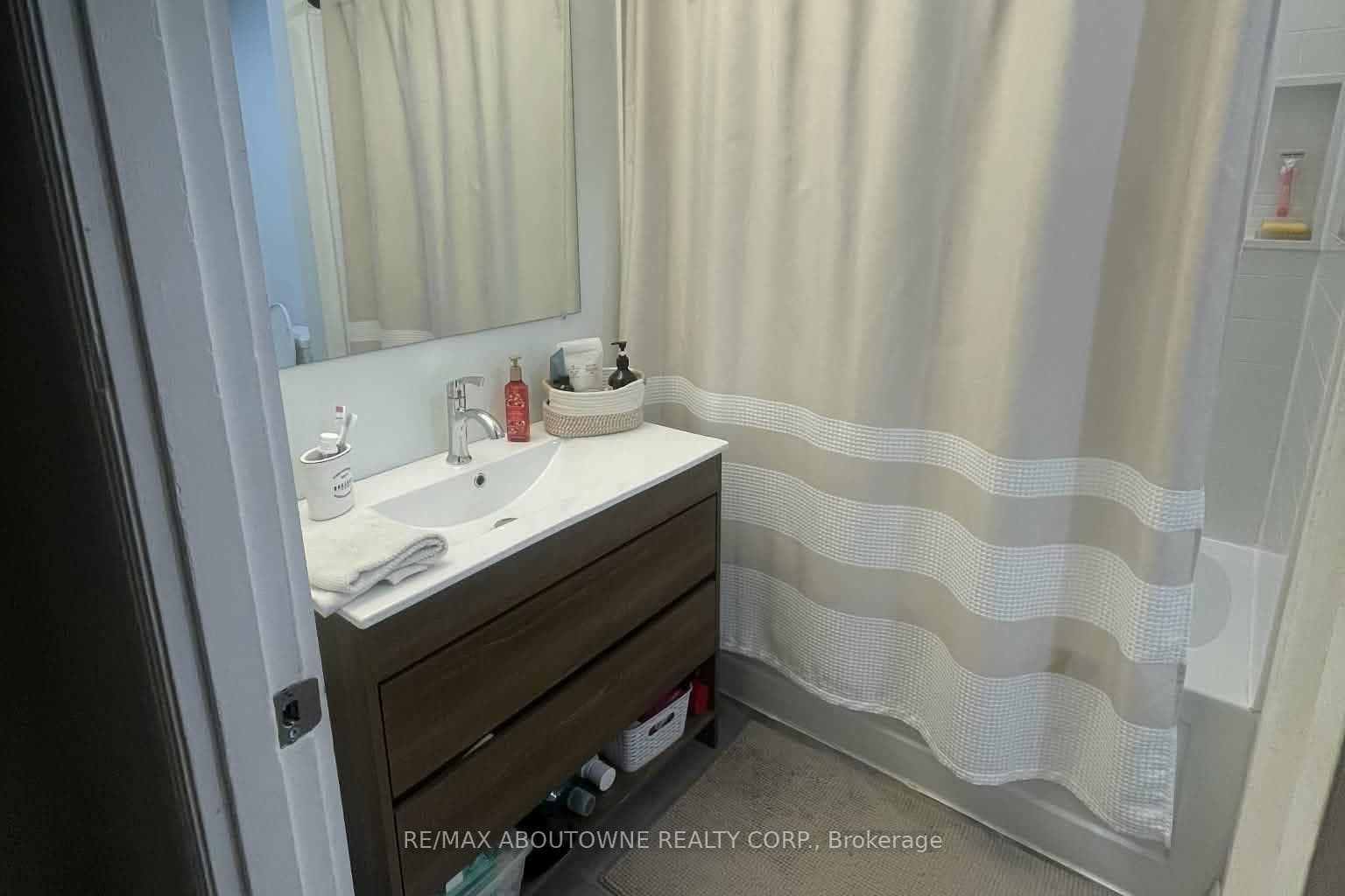 295 Queensdale Avenue photo 6