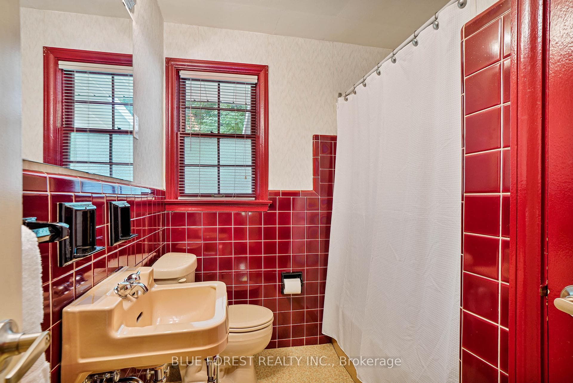 479 Glen Crescent photo 21