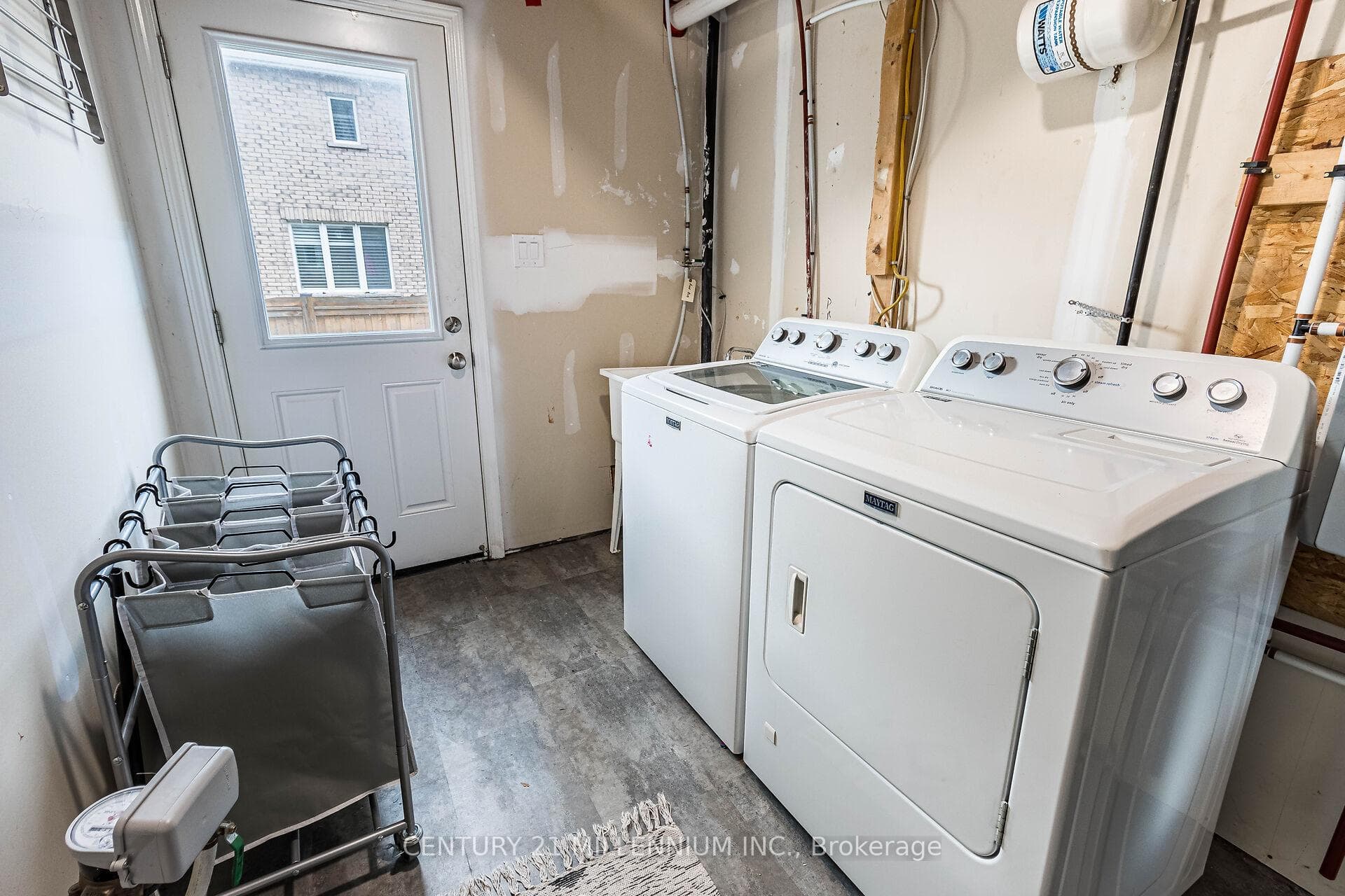 77 Bannister Crescent photo 35