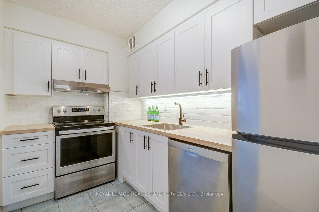 212 Kerr Street Unit 907 photo 15