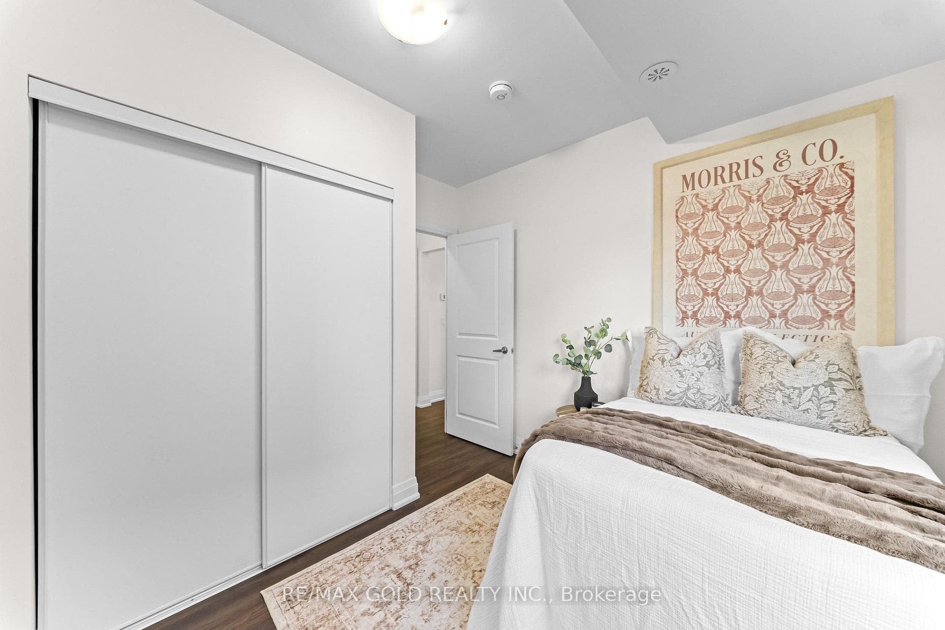 18 Coles Avenue Unit 602 photo 22