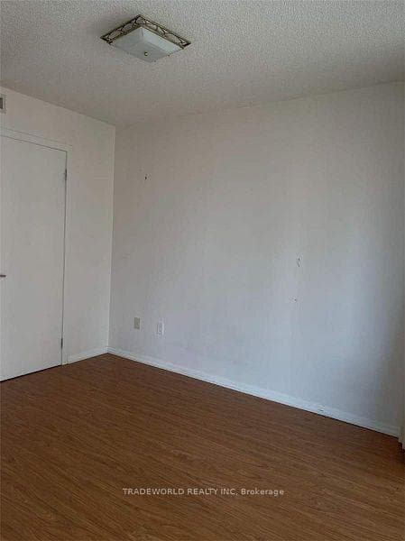 37 Grosvenor Street Unit 504 photo 9