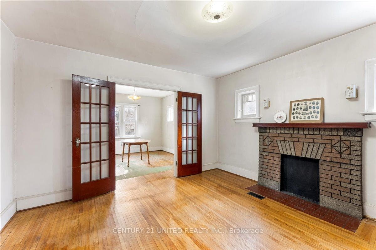 590 Douglas Avenue photo 9