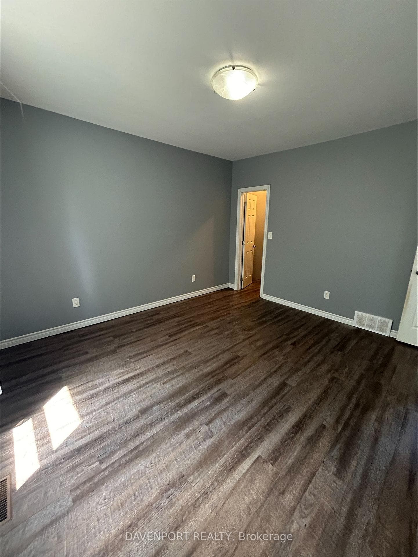 583 Canterbury Street photo 11