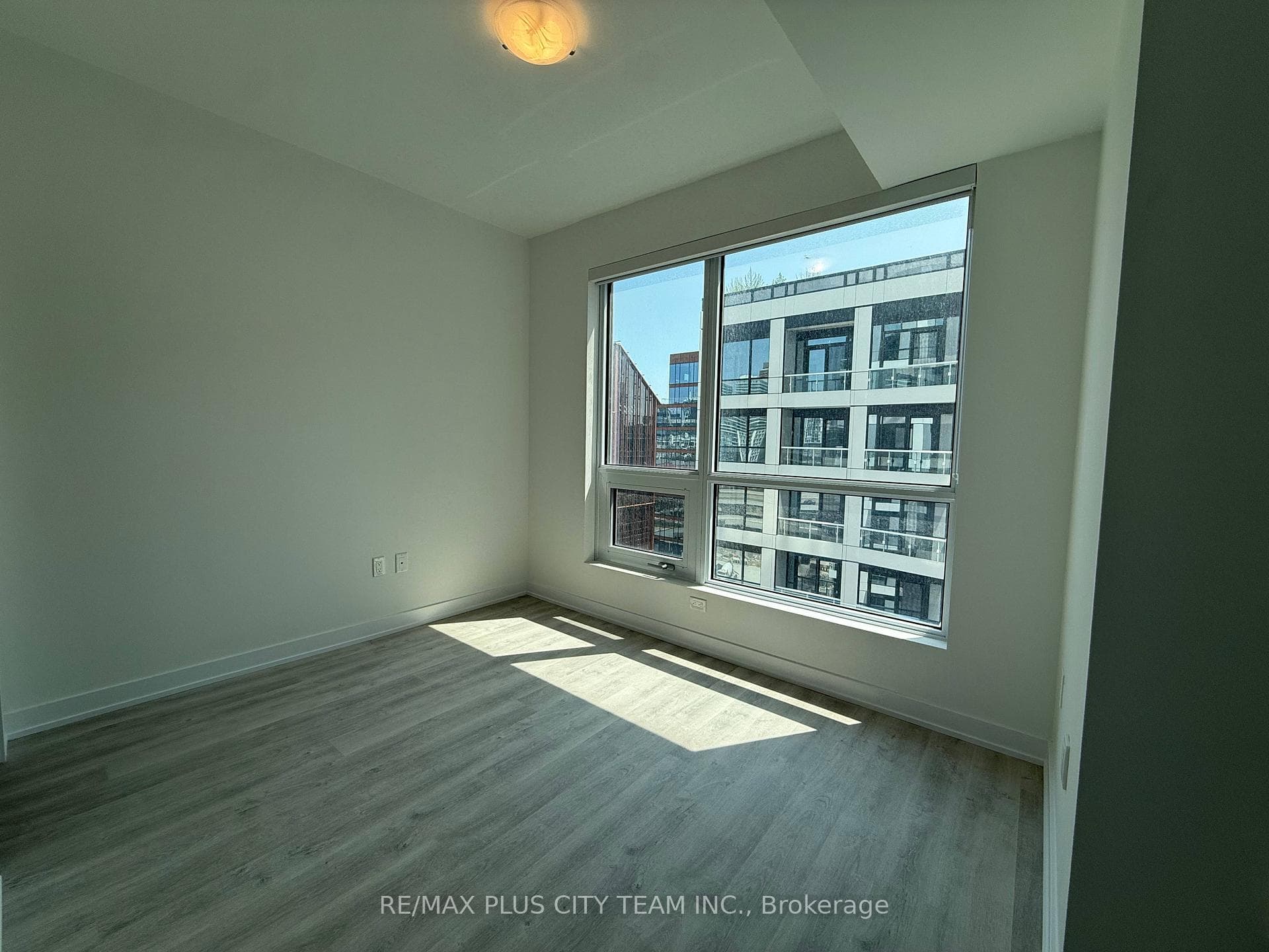 15 Richardson Street Unit 1007 photo 3