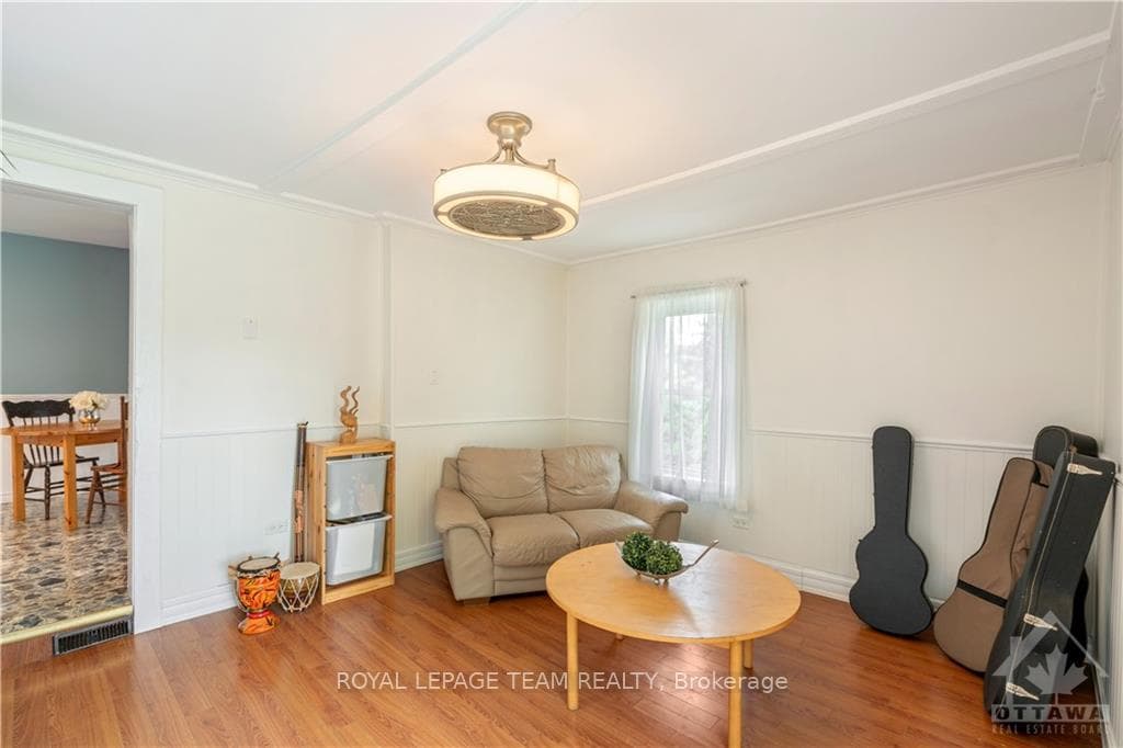 488 CLARENCE Street photo 16