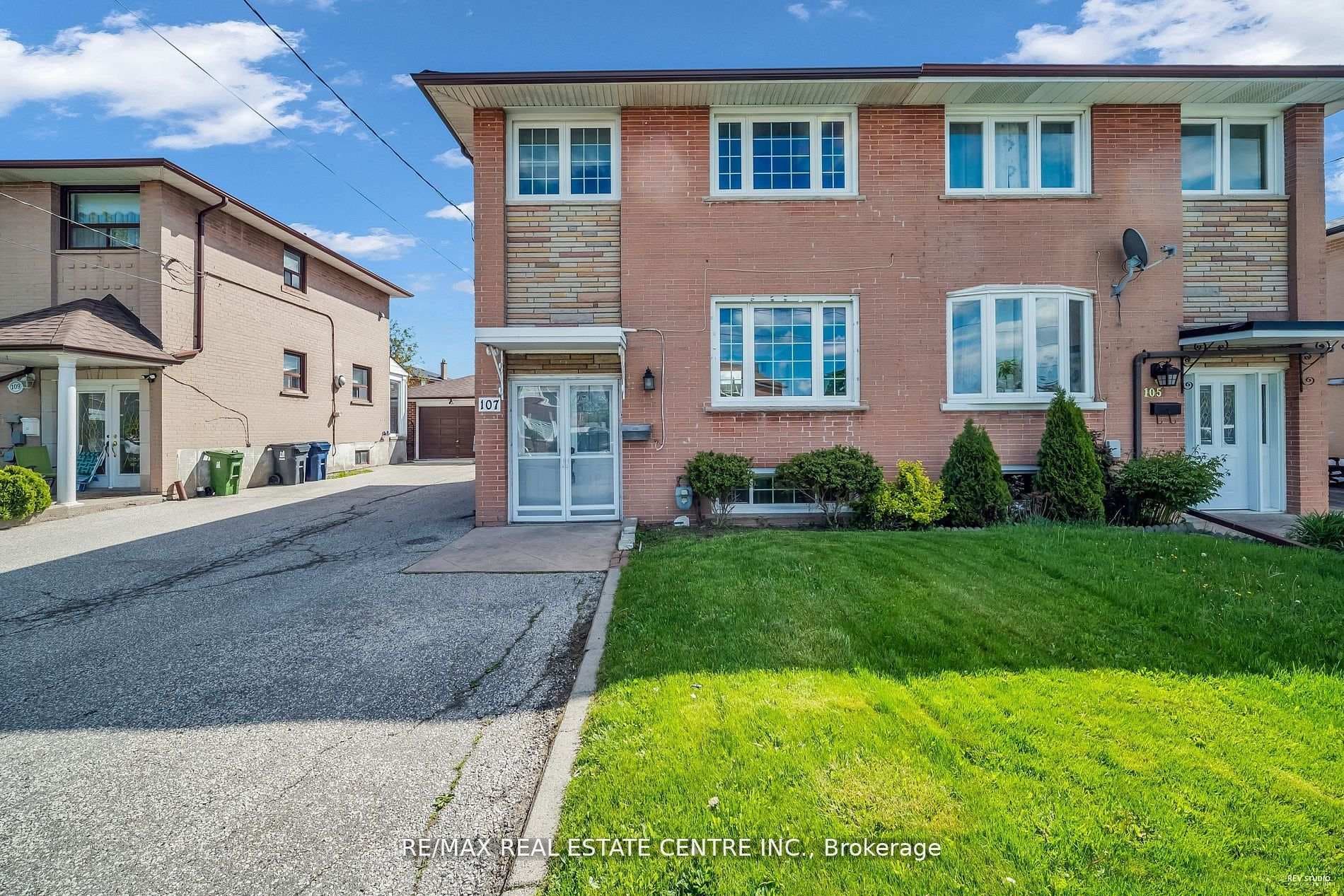 107 Lomar Drive photo 2