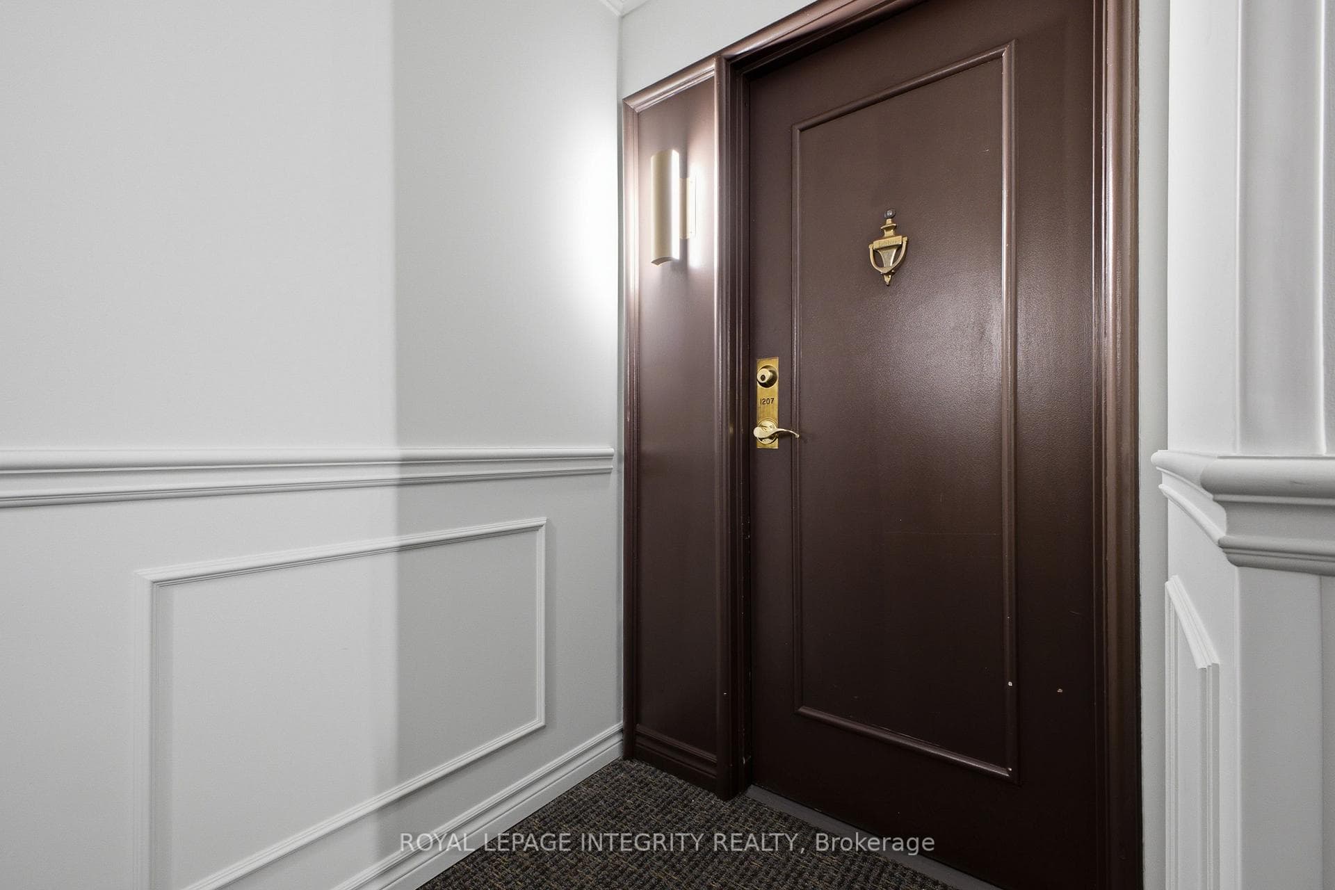 545 St Laurent Boulevard Unit 1207 photo 2