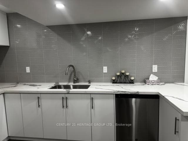 7 Larkfield Crescent Unit 2 photo 10