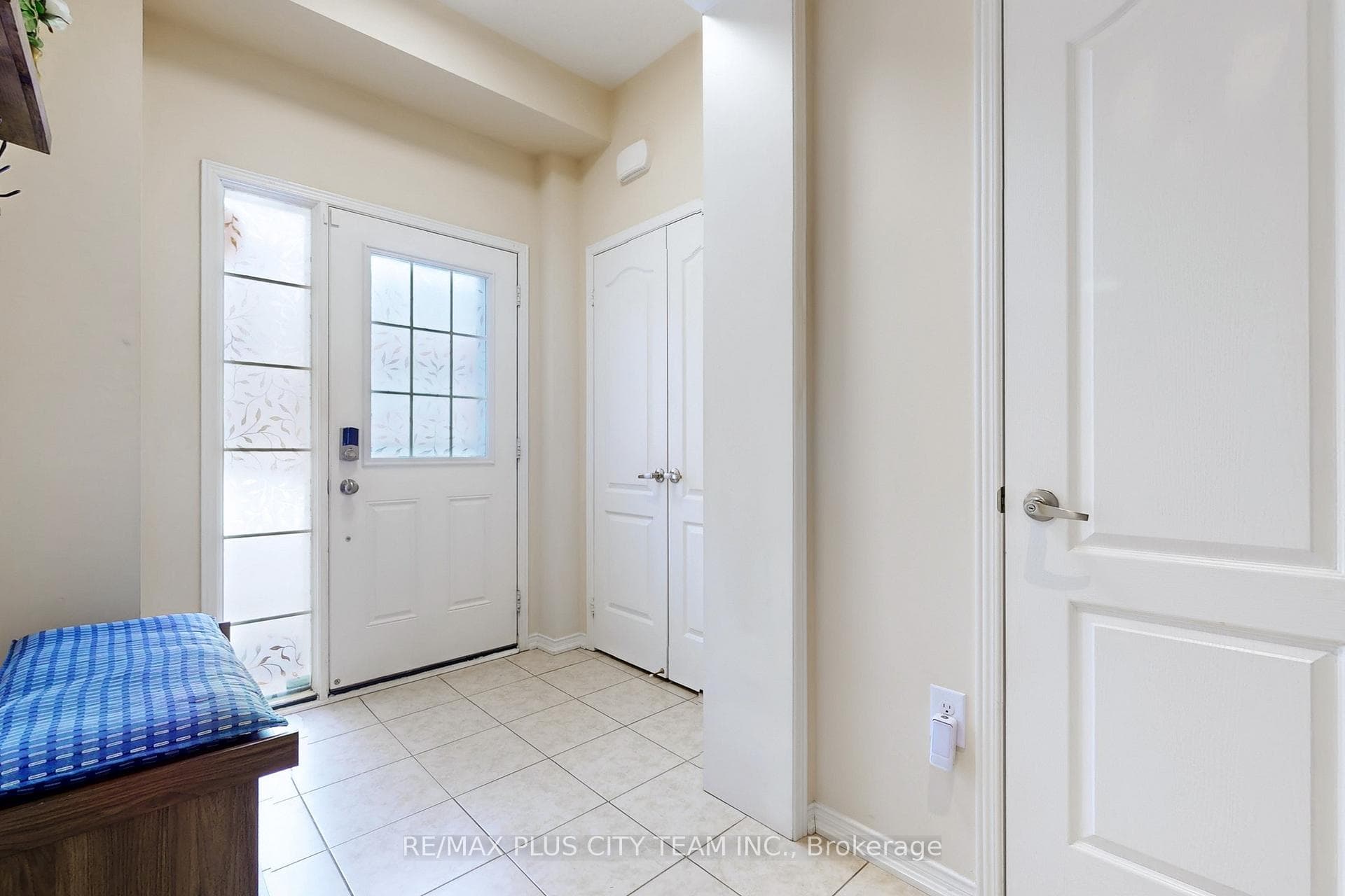 16 Edison Way photo 12