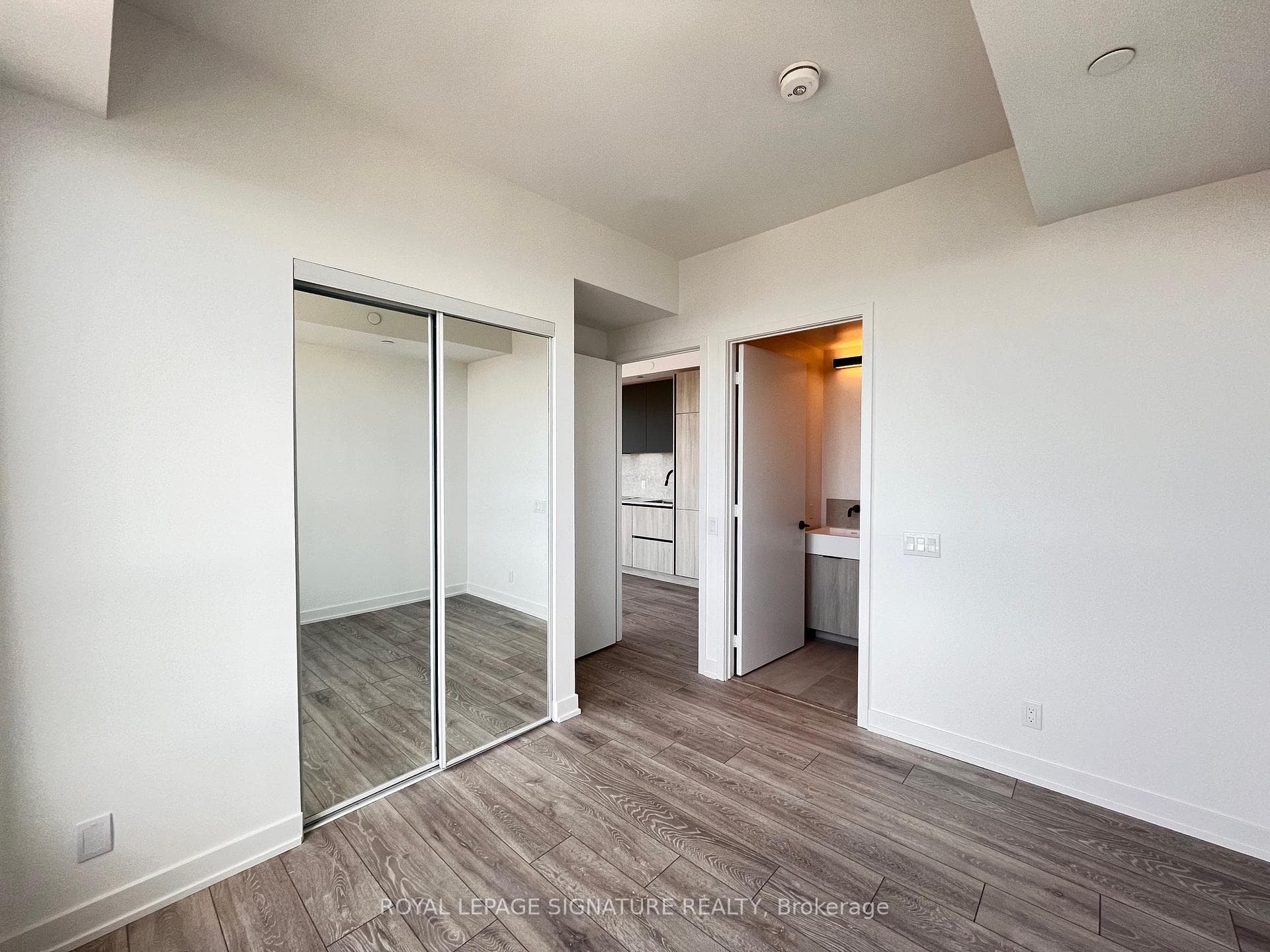 108 Peter Street Unit 4213 photo 8