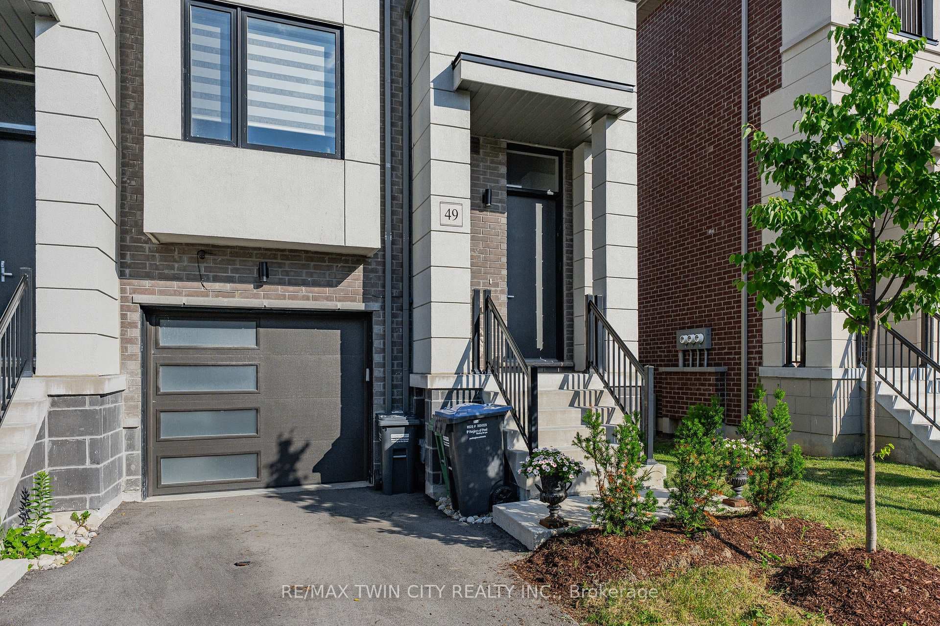 49 Lambert Lane photo 2