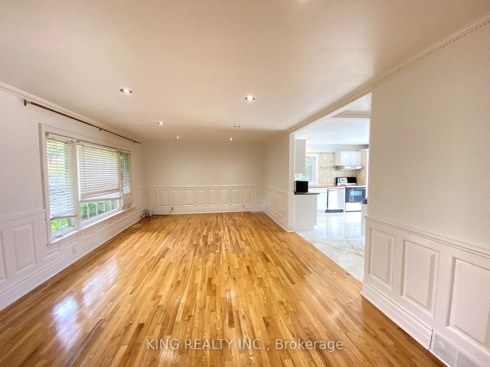 16605 Jane Street photo 9