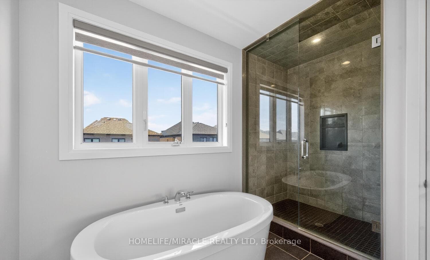 1032 Edinburgh Drive photo 32