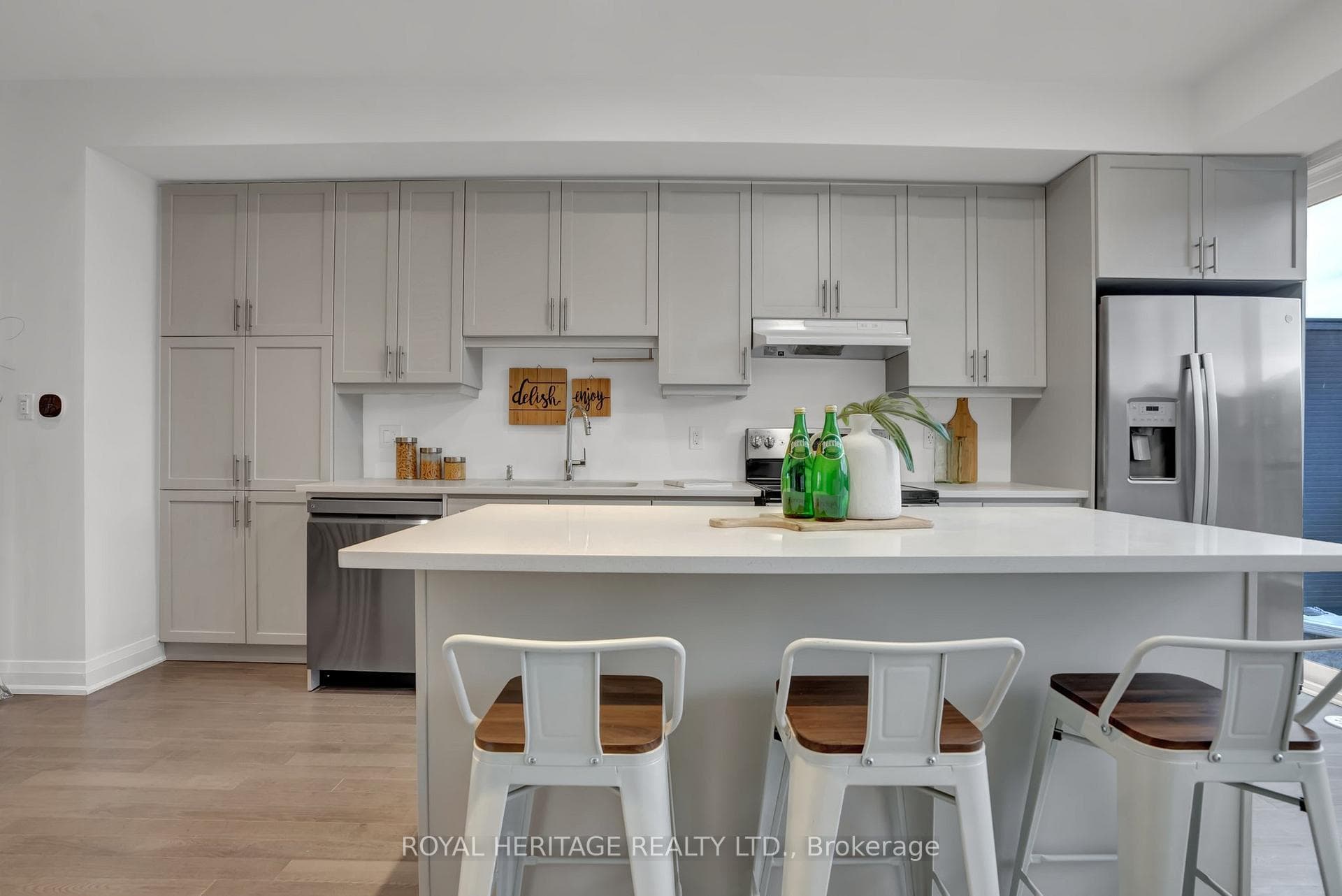 683 Port Darlington Road photo 15