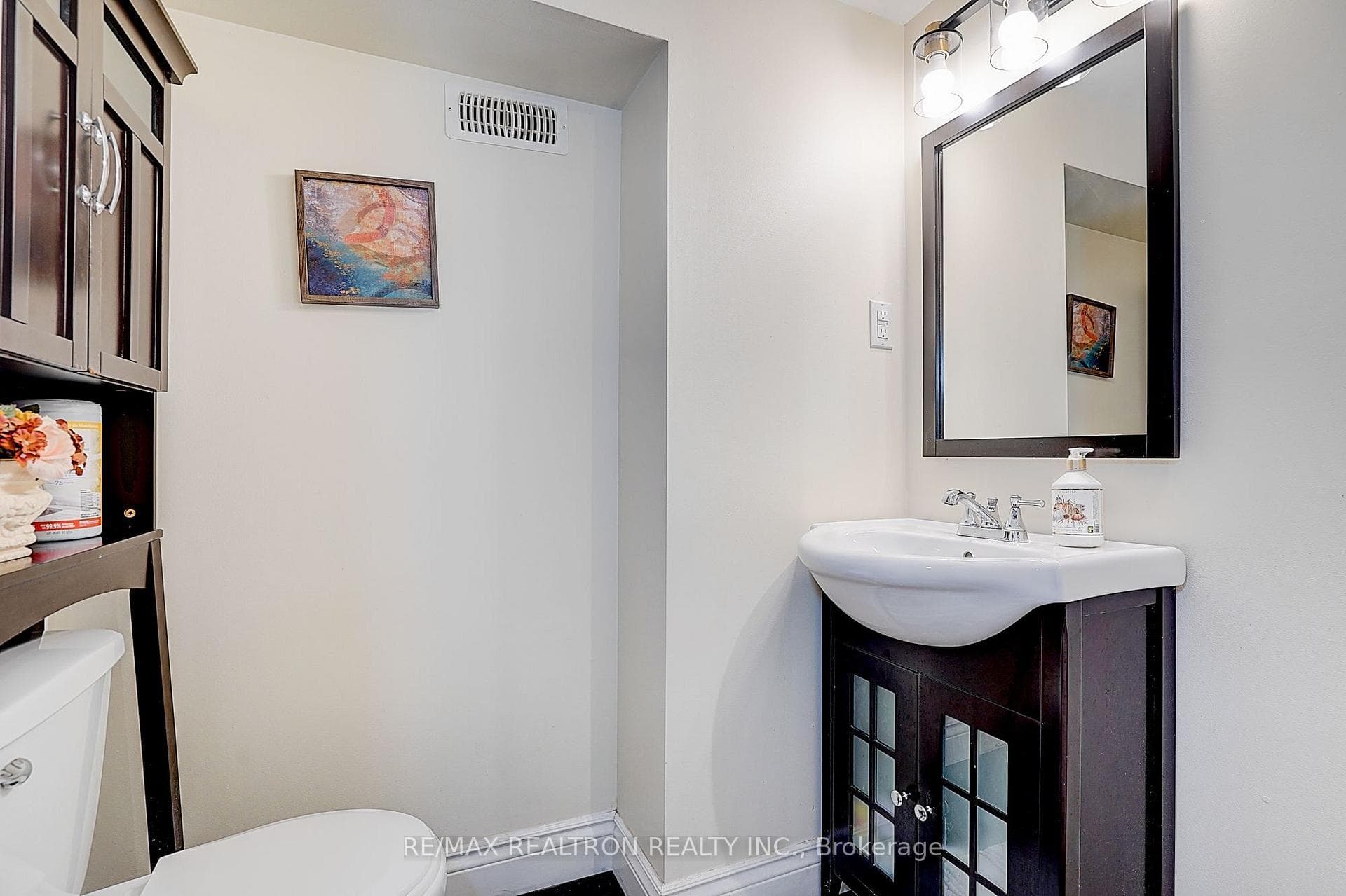 583 Pinewood Street photo 35
